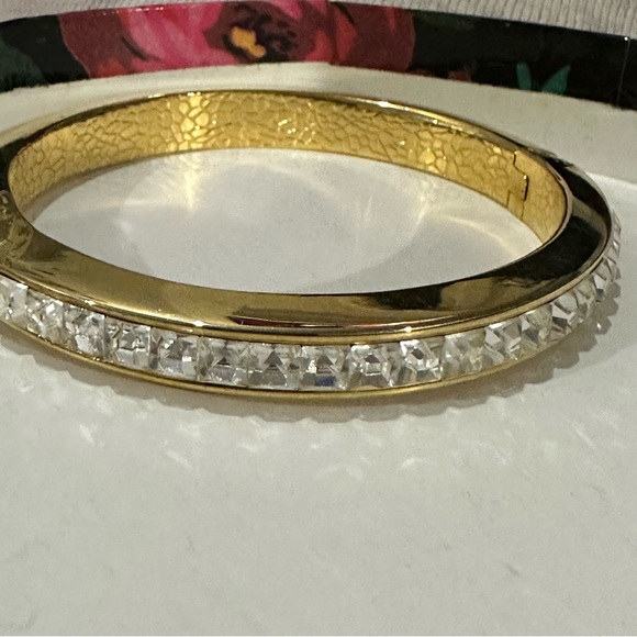 Gold tone bangle with diamond gems - Picture 2 of 4